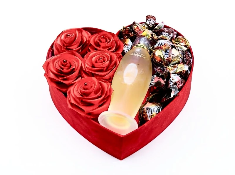 Regalo 🎁 pedido un día antes 22 Zelle, caja de corazón con 5 rosas rojas, perfume mariposa y bombones